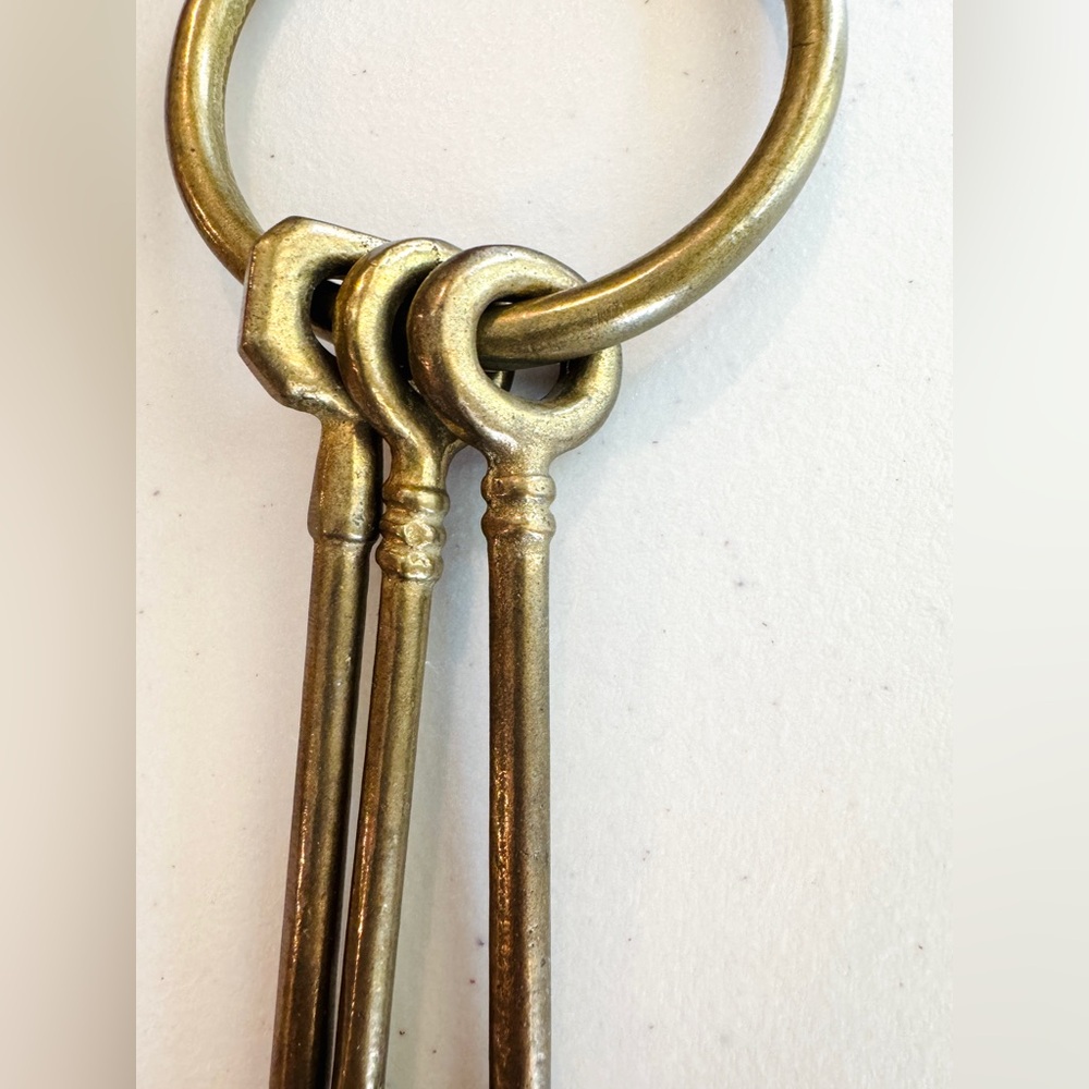 Vintage Brass Skeleton Keys on Ring - Retro Home Decor - Picture 6 of 7